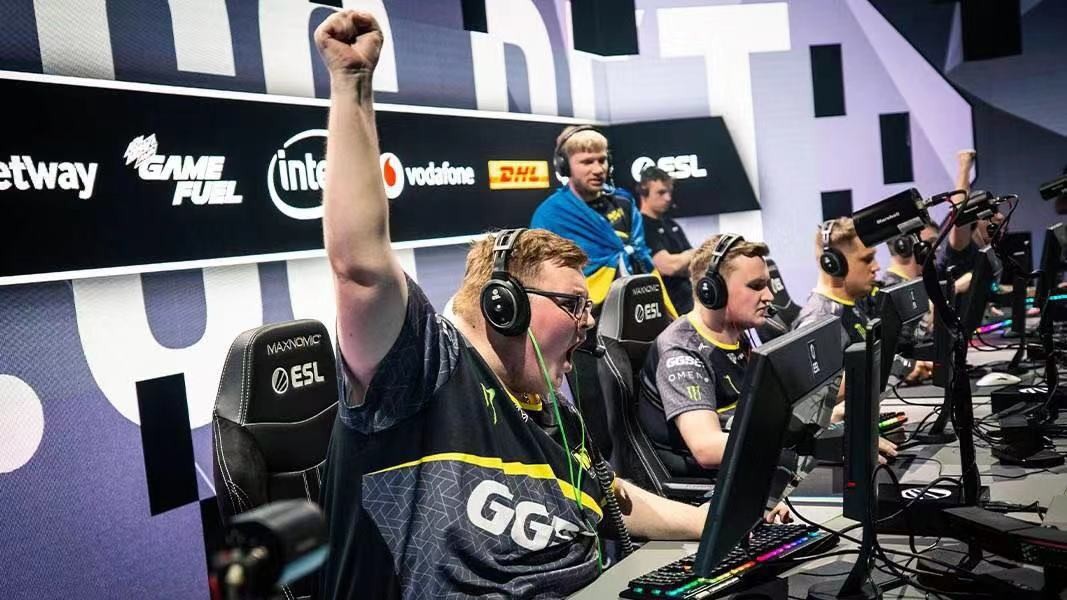 靠两侧的速 靠两侧的速